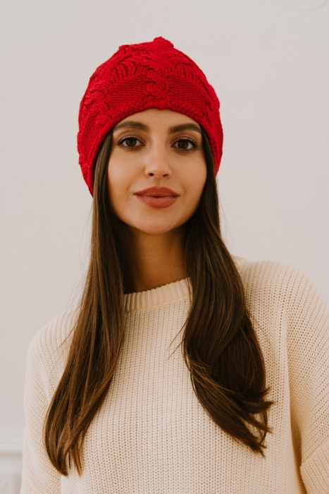 Czapka z warkoczem czerwona wełniana