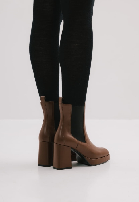 Botki skórzane na obcasie Mandy, brązowe