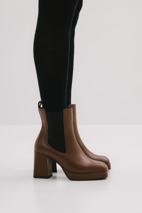 Botki skórzane na obcasie Mandy, brązowe