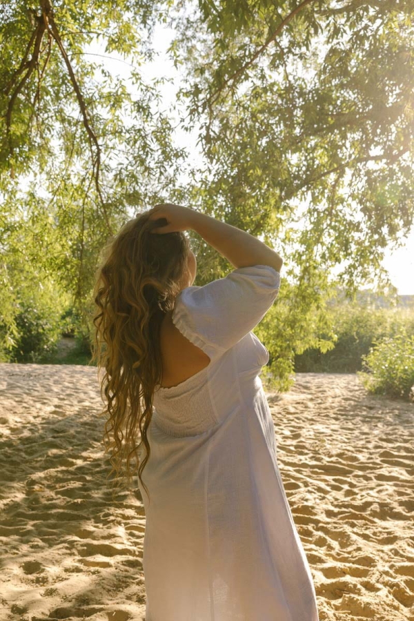 Sukienka Ania Sudoł x Monika Kamińska lniana, biała