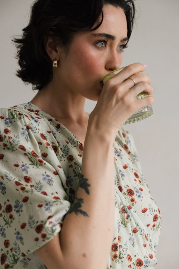 Sukienka kopertowa z wiskozy Poppy, zielone kwiaty