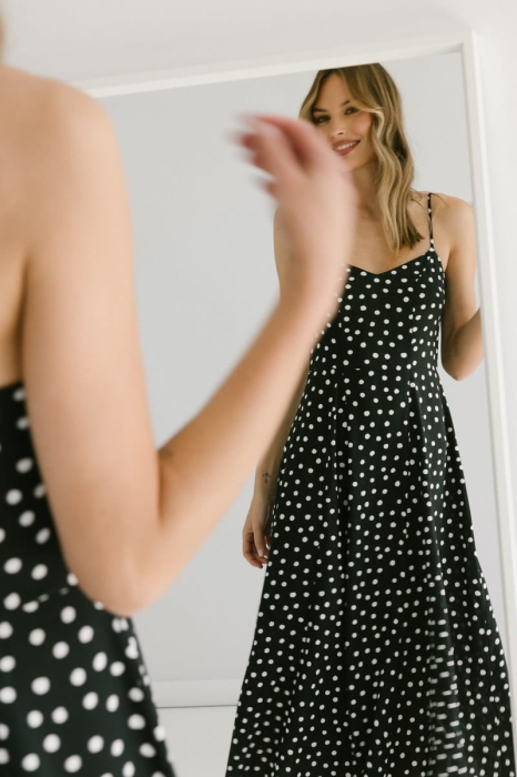 Sukienka wiskozowa Zoe, czarno-biała w kropki