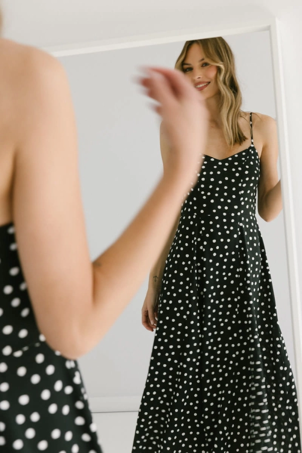 Sukienka wiskozowa Zoe, czarno-biała w kropki