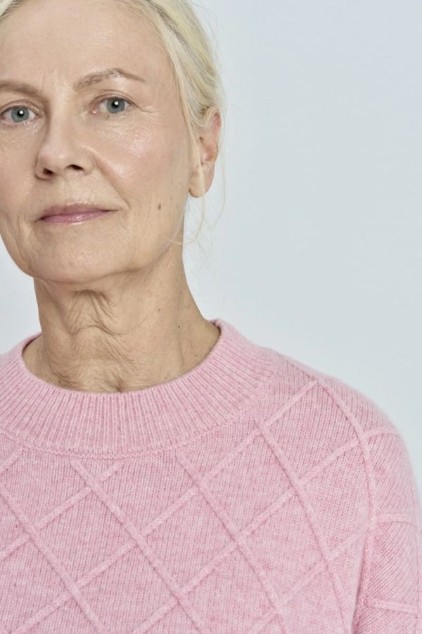 Sweter wełniany w romby Karo, różowy