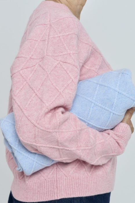 Sweter wełniany w romby Karo, różowy