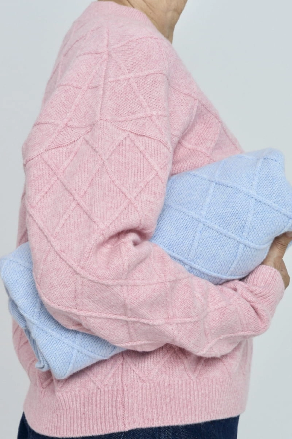 Sweter wełniany w romby Karo, różowy