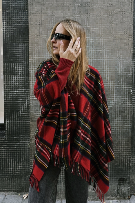 Ponczo Wren, wełniane, czerwone w kratę