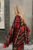 Ponczo Wren, wełniane, czerwone w kratę