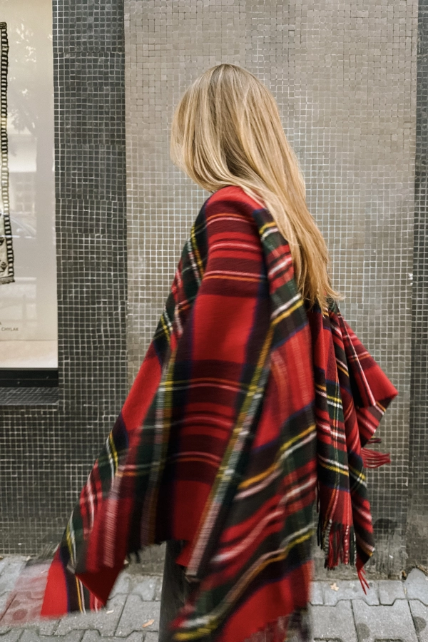 Ponczo Wren, wełniane, czerwone w kratę