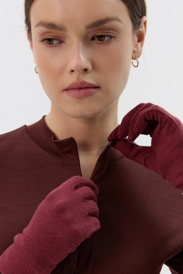 Bordowe rękawiczki z 100% wełny merino Warm Up – przód