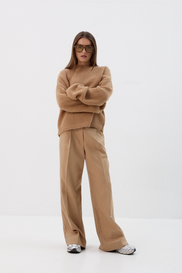 Beżowy sweter Willow 100% wełna merino – cała sylwetka