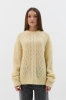Masełkowy sweter Ellis z wełny merino – luźny krój