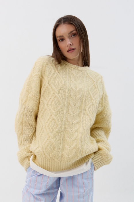 Sweter Ellis masełkowy z warkoczami – przód