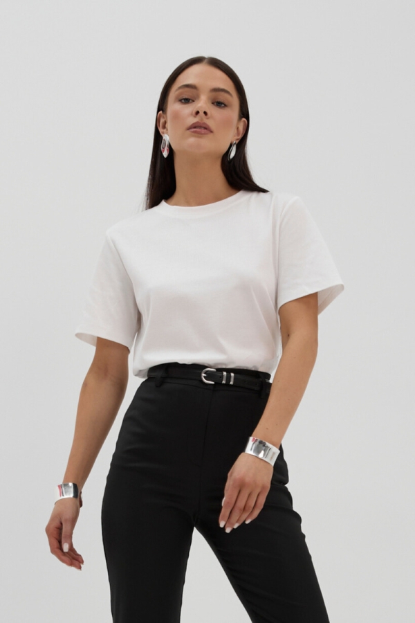 Kremowy T-shirt damski Muse – gładka dzianina Supima, minimalistyczny fason