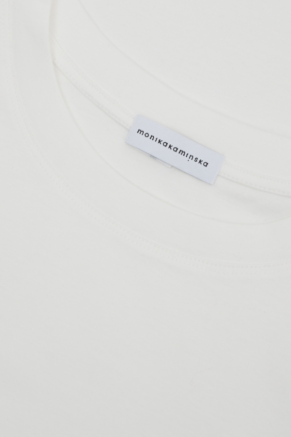 Bawełna Supima – detal materiału kremowego T-shirtu Muse