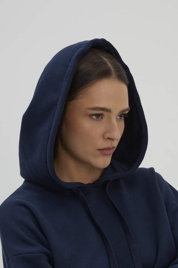 Bluza damska Kai – zbliżenie na kaptur i materiał