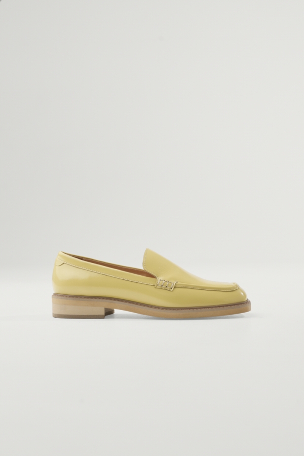 Masełkowe mokasyny damskie Mode – profil boczny, elegancki fason