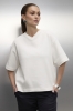 Kremowy T-shirt Base V-neck z bawełny Supima – przód, dekolt w serek