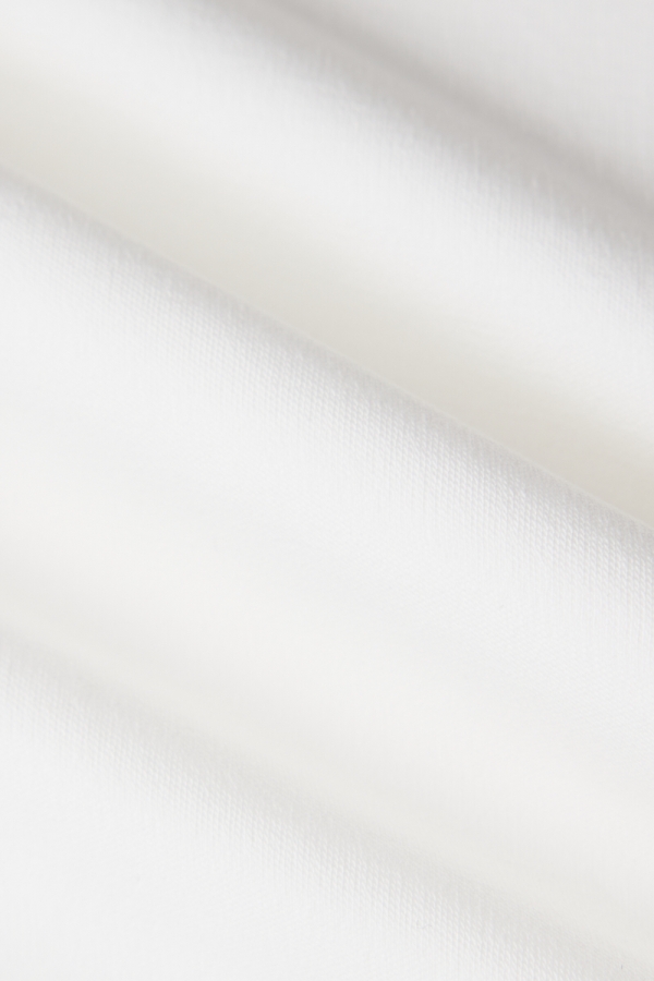 Bawełna Supima – zbliżenie struktury dzianiny T-shirtu Base V-neck kremowego
