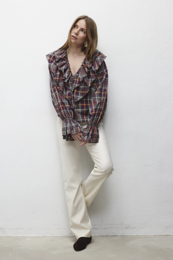 Bluzka Hallie bawełniana – stylizacja damska, pełna sylwetka