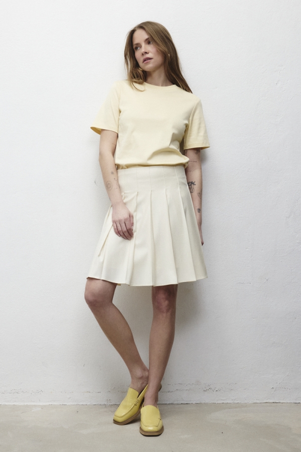 Masełkowy t-shirt damski Muse – 100% bawełna Supima, stylizacja