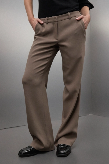 Spodnie Arc taupe – wełniane spodnie damskie z wysokim stanem, przód