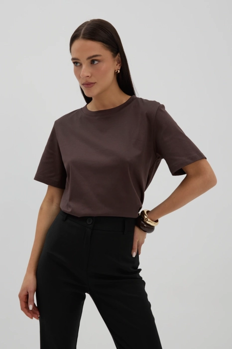 Brązowy T-shirt damski Muse – 100% bawełna Supima, dopasowany krój