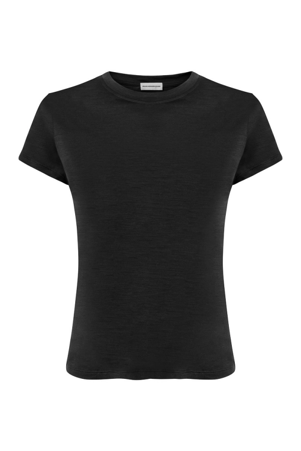 T-shirt Shape Monika Kaminska w kolorze czarnym – widok z przodu. Dopasowany krój, 100% wełna merino z certyfikatem Woolmark.