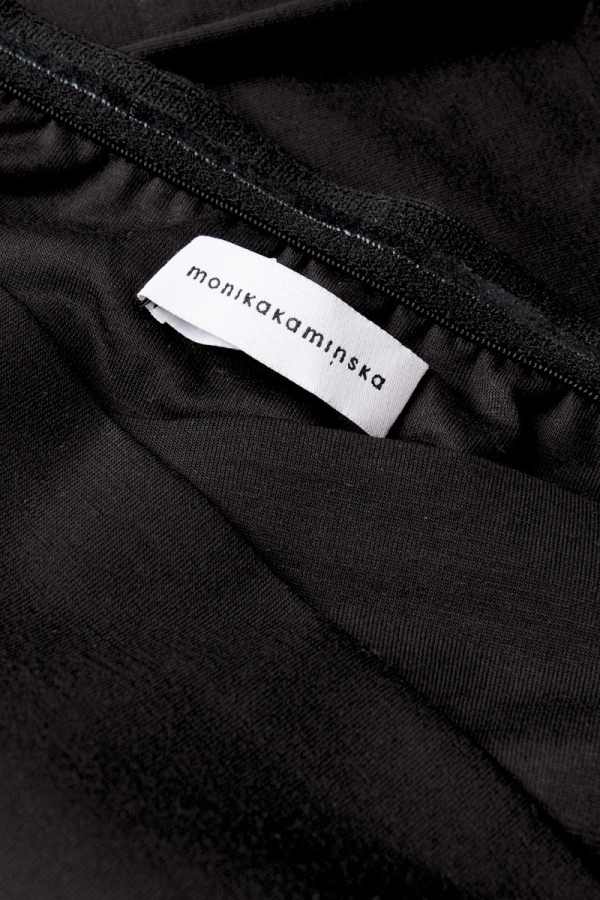 Legginsy sportowe Core V-waist, wełna merino, czarne – detal metki