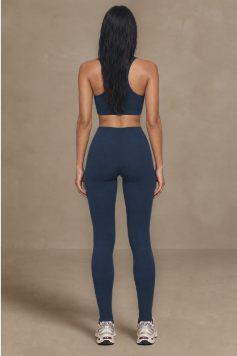 Legginsy sportowe Core V-waist, wełna merino, granatowe – widok z tyłu, komplet z topem sportowym