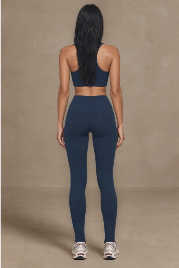 Legginsy sportowe Core V-waist, wełna merino, granatowe – widok z tyłu, komplet z topem sportowym