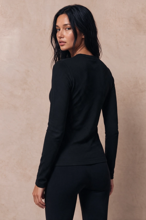 Longsleeve wełniany Warm Flow, czarny – widok z tyłu przez ramię