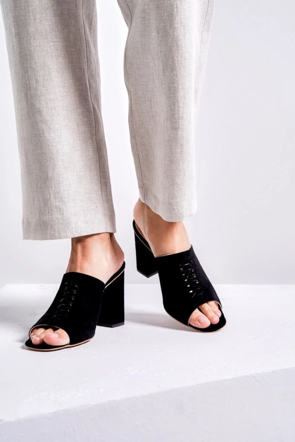 Klapki na obcasie zamszowe, czarne